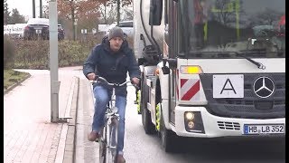 Müllwagen in Bremen fahren mit Abbiegeassistenten [upl. by Ralph878]