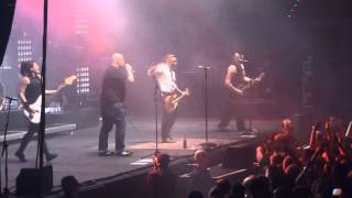 Broilers feat Thomas  Fackeln im Sturm live in Düsseldorf 15122012 [upl. by Yelwar]