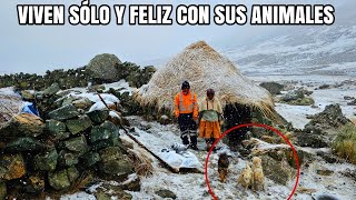 Esta pareja VIVE SÓLO en un inhóspito rincón de los Andes Peruanos  Padrillo pampa [upl. by Introc980]