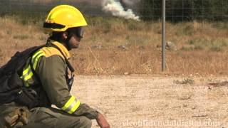 La extinción de un incendio forestal por los Bomberos de la Comunidad de Madrid [upl. by Nnylkcaj152]