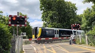 Level Crossing Barnes GB  Vine Rd Richmond Line  Greater London [upl. by Crawley279]