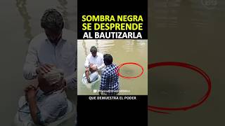 Bautismo Impactante Sombra Negra se Desprende al Sumergirla [upl. by Henderson]