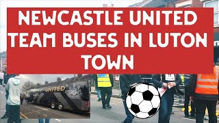 Newcastle United FC Team Buses Arrived At Kenilworth Road Stadium 🚌 [upl. by Gone939]