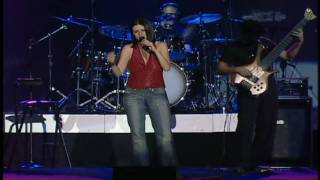 Amores extraños  Laura Pausini live HD [upl. by Regdirb]