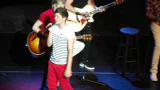 Louis Tomlinson covers Valerie in the Detroit Show [upl. by Klinges]