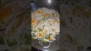 Hakka Noodles Recipe😋🍜 Guys Like amp Subcaribe 👍👍hakkanoodles chowminlover fastfoodies [upl. by Hsaniva419]