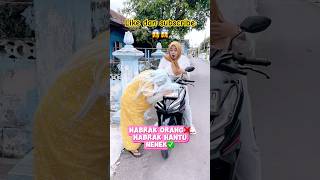 ASTAGA ADA HANTU NENEK DIDEPAN RUMAH KDISTA KETABRAK MOTOR😱😱 viralvideo viralshort [upl. by Trinity]