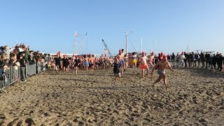 Nieuwjaarsduik 2019 [upl. by Yornek]