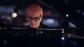 Ludovico Einaudi – Fly Live A Fip 2015 [upl. by Saixela]