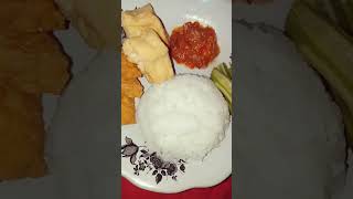 Makan Yuks tempe tahu sambelbajak kelentang [upl. by Eeliak955]