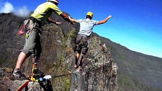 Highline  slackline des 3 Salazes La Réunion [upl. by Nasya30]