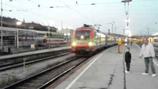 Schnellzug Express train quotDaciaquot D347 WienBucuresti at Wien Westbhf [upl. by Odravde]