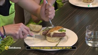 Vacances en cuisine  un burger de chef [upl. by Yllier]