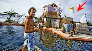 Ein Mann baute aus 150 000 Flaschen eine private INSEL und zog dorthin [upl. by Atinob]