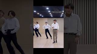 Maknae line dance trend maknaebtsbtsshorts jungkook taehyungjiminviralbtsshort youtubeshort [upl. by Sacttler]