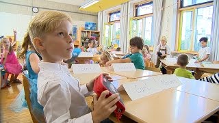 Erster Schultag an der FranzvonAssisiSchule [upl. by Aremus]