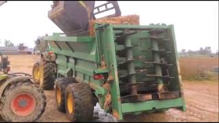 Bunning manure spreaders are great for Straw bedding [upl. by Anairol]