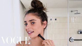 Taylor Hills 10Minute Guide to Her Fall Look  Beauty Secrets  Vogue [upl. by La]