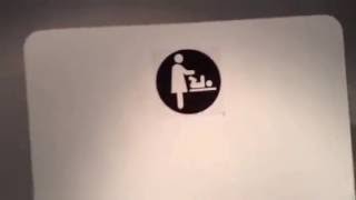 Mira la decoración de un baño en un restaurant italiano Tengo play list [upl. by Filahk]