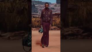 Défilé LOUIS VUITTON Homme AutomneHiver 2024  Paris Fashion Week [upl. by Aisanat]