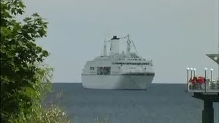 Das Traumschiff MS Deutschland vor der Heringsdorfer Seebrücke [upl. by Ainoda]