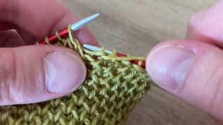 Tuto tricot • Le point alvéole en circulaire [upl. by Collbaith231]