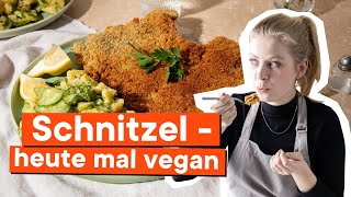 Veganes SeitanSchnitzel mit Kartoffelsalat und Preiselbeermarmelade [upl. by Daht]