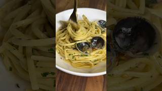 Linguini alle Vongole …one of my favorite summer pasta dishes ☀️❤️ [upl. by Melvina]