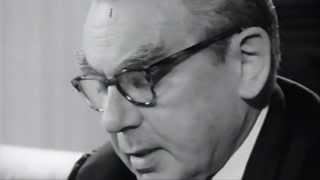 Erich Kästner  Kennst du das Land wo die Kanonen blühn 1967 subt English Deutsch Nederlands [upl. by Glorianna]