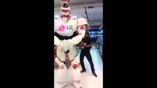 LG Robot Dancing Brasil 2015  Ziriguidum [upl. by Yuria]