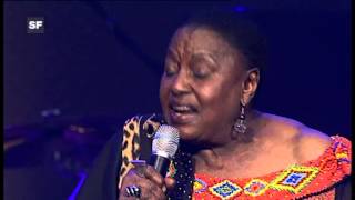 Miriam Makeba  Amampondo feat Lindelani Lee Live at AVO Session Basel Switzerland  2006 [upl. by Mallen925]