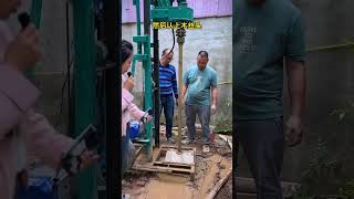 Pequeño equipo de perforación con carga y descarga automáticas de tubos de perforación máquinas [upl. by Oirobil]