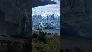 El Glaciar Perito Moreno y un desprendimiento enorme [upl. by Ainig]