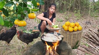 Catch and cook chicken Pick wild oranges in forest Chicken soup tasty for survival food [upl. by Shanly]