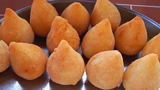 COXINHA DE MANDIOCA SEM FARINHA DE TRIGO NA MASSA  FÁCILRÁPIDA E DELICIOSA [upl. by Ebag]