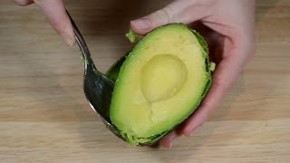 Avocados richtig schneiden und zerteilen [upl. by Cerf]