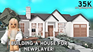 BUILDING A HOUSE FOR NEW BLOXBURG PLAYER Cheap Aesthetic No gamepass Home  speedbuild amp tour 35k ✨ [upl. by Scholz]