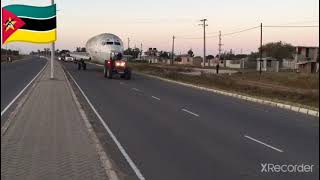 Avião na estrada circular de Maputo [upl. by Ennahgiel]