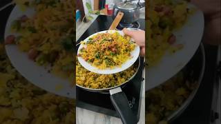 खिला खिला पोहा l Kanda poha l Quick poha recipe l instant breakfast recipe shorts youtubeshorts [upl. by Aitsirhc]