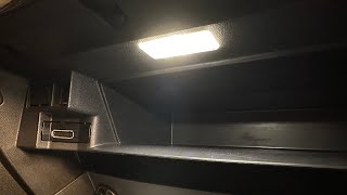 Change Halogen Light for LED Canbus in Glove Box Vw Jetta GLI MK6  Cambiar Luz Halógena en Guantera [upl. by Yrrej]