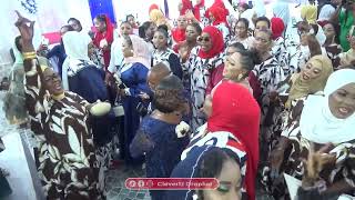 ZUCHU AWAPAGAWISHA WALIKWA HOLINI AKIIMBA HISANI YANGU LIVE KWENYE STAGE [upl. by Ahseeyt]