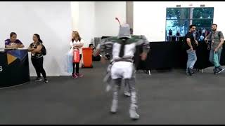 CCXP 2017 Cosplay Solaire Dark Souls Take On Me [upl. by Iahc697]