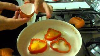 Eggs in Peppers Rings  Uova in Anelli di Peperoni [upl. by Dorella451]