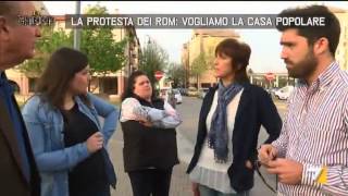 La protesta dei rom vogliamo la casa popolare [upl. by Ennaitsirhc708]