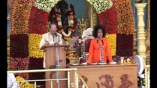 Sathya Sai Baba  78thBirthdayDiscourse [upl. by Aihsinat]