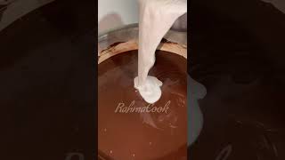 قناش الشوكولاطة لتغليف الكيك ديزاين ترند ganache كيك cake ganachedechocolate ganachecake [upl. by Onaimad]