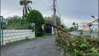 Le cyclone Belal frappe La Réunion et lîle Maurice  AFP [upl. by Myrna557]