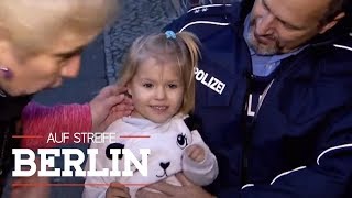 Was macht das Mädchen alleine im Schlafanzug auf der Straße  Auf Streife  Berlin  SAT1 TV [upl. by Enobe]