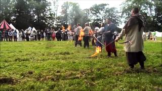 Tir de flèches enflammées à la fête médiévale de Feluy [upl. by Hawk505]