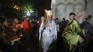 I cristiani ortodossi celebrano la Pasqua in Georgia veglia di protesta a lume di candela [upl. by Darrow]